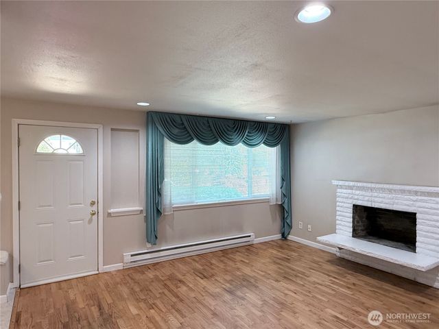 5622 202nd Street SW, Lynnwood, WA 98036