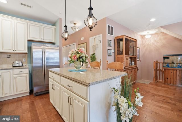 39 BOWMAN DR, Feasterville Trevose, PA 19053