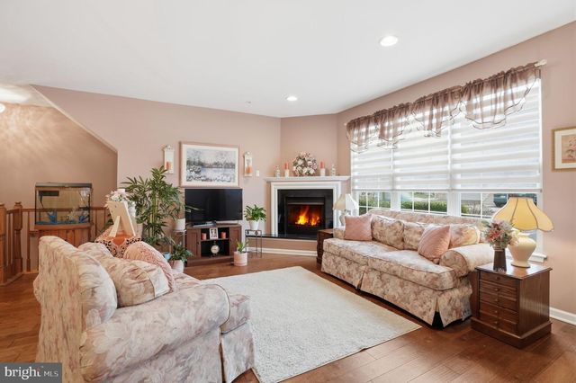 39 BOWMAN DR, Feasterville Trevose, PA 19053