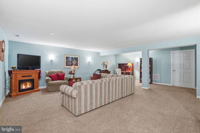 39 BOWMAN DR, Feasterville Trevose, PA 19053