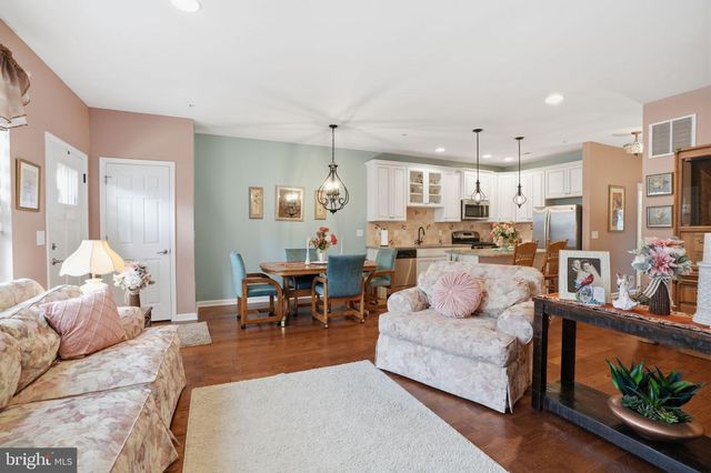 39 BOWMAN DR, Feasterville Trevose, PA 19053