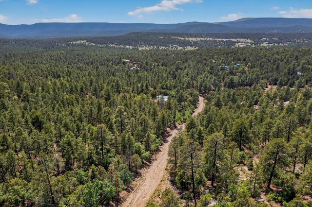 38 Chipmunk Lane, Tijeras, NM 87059