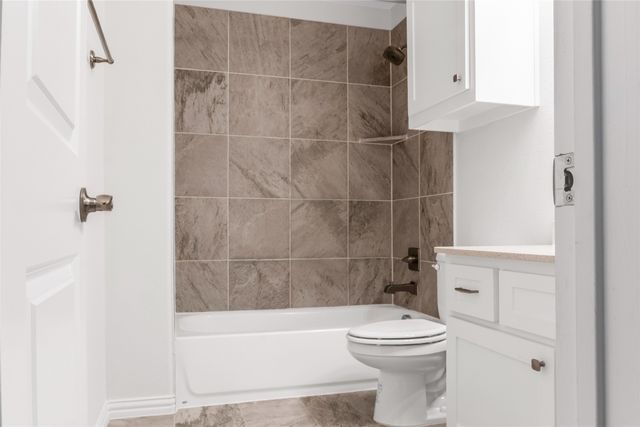 12569 Royal Oaks Lane, Farmers Branch, TX 75234