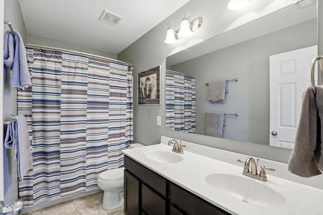 8701 N Dresden Drive, Mccordsville, IN 46055