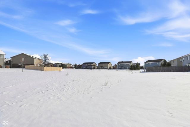 8701 N Dresden Drive, Mccordsville, IN 46055