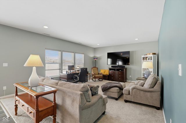 8701 N Dresden Drive, Mccordsville, IN 46055