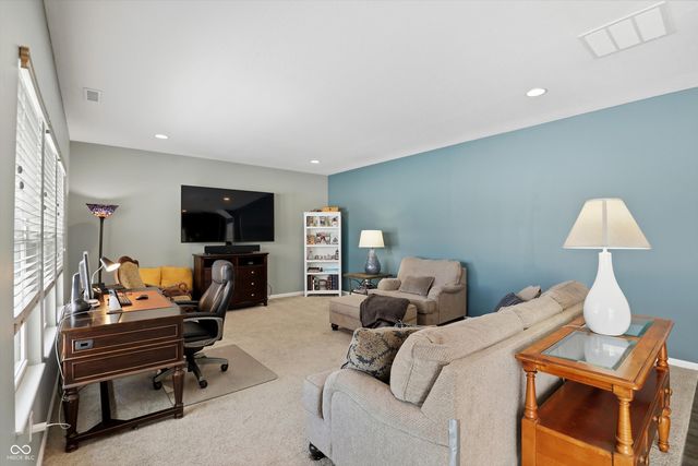 8701 N Dresden Drive, Mccordsville, IN 46055