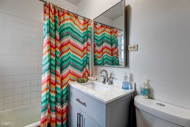 2832 N Mozart Street, Chicago, IL 60618