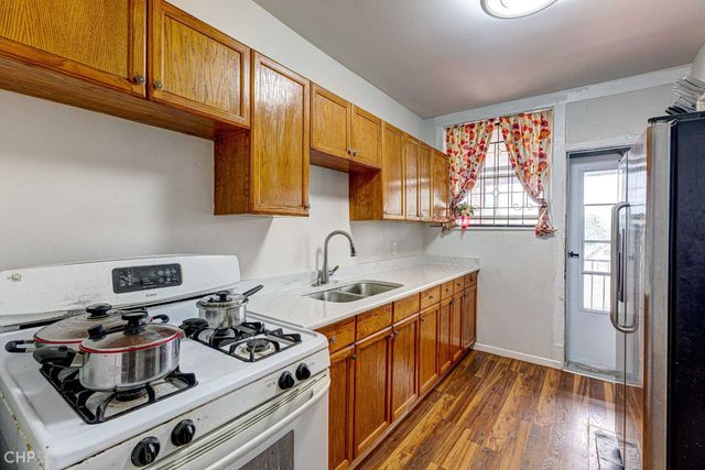 2832 N Mozart Street, Chicago, IL 60618