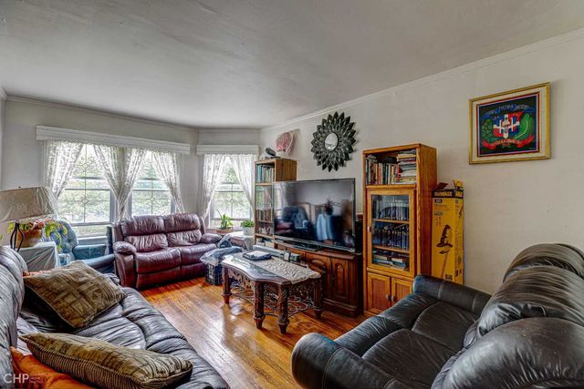 2832 N Mozart Street, Chicago, IL 60618