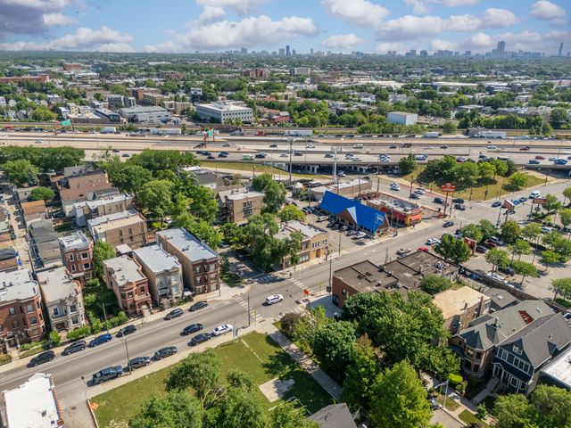 2832 N Mozart Street, Chicago, IL 60618