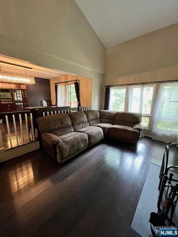 7 Dogwood Court, Woodland Park, NJ 07424
