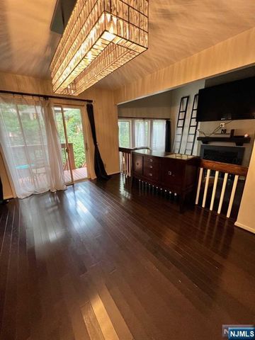 7 Dogwood Court, Woodland Park, NJ 07424