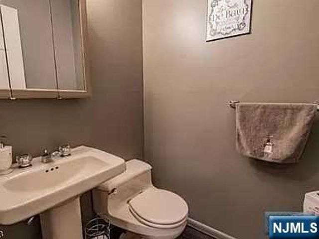 7 Dogwood Court, Woodland Park, NJ 07424
