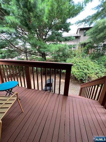 7 Dogwood Court, Woodland Park, NJ 07424