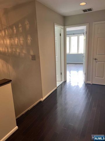 7 Dogwood Court, Woodland Park, NJ 07424