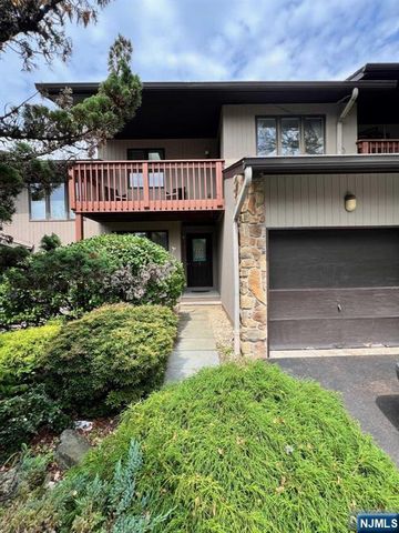 7 Dogwood Court, Woodland Park, NJ 07424