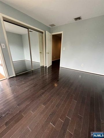 7 Dogwood Court, Woodland Park, NJ 07424