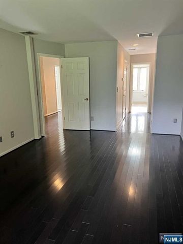 7 Dogwood Court, Woodland Park, NJ 07424