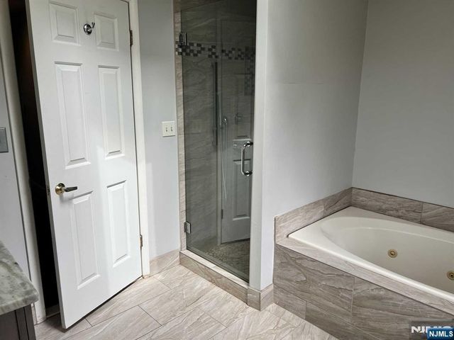7 Dogwood Court, Woodland Park, NJ 07424