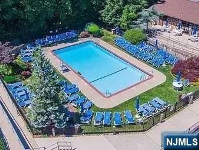 7 Dogwood Court, Woodland Park, NJ 07424