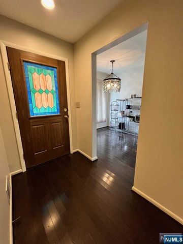 7 Dogwood Court, Woodland Park, NJ 07424