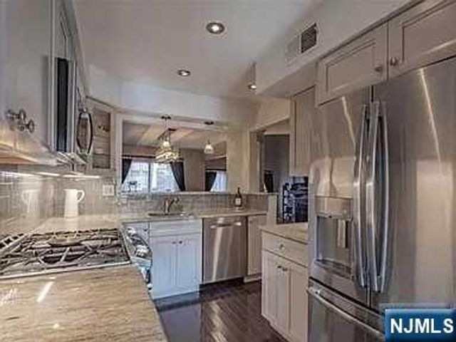 7 Dogwood Court, Woodland Park, NJ 07424
