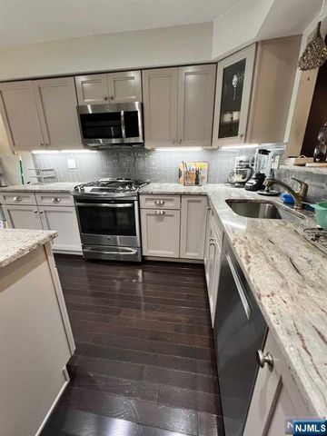 7 Dogwood Court, Woodland Park, NJ 07424