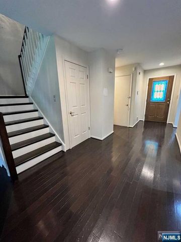 7 Dogwood Court, Woodland Park, NJ 07424