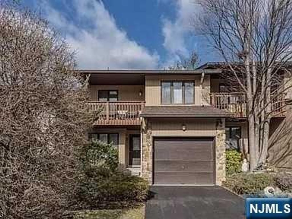 7 Dogwood Court, Woodland Park, NJ 07424