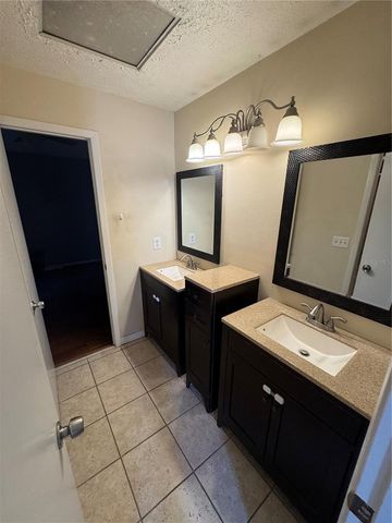 9459 FOREST HILLS CIRCLE, Tampa, FL 33612