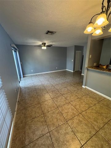 9459 FOREST HILLS CIRCLE, Tampa, FL 33612