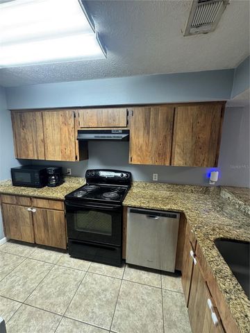 9459 FOREST HILLS CIRCLE, Tampa, FL 33612