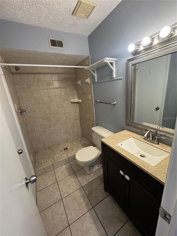 9459 FOREST HILLS CIRCLE, Tampa, FL 33612