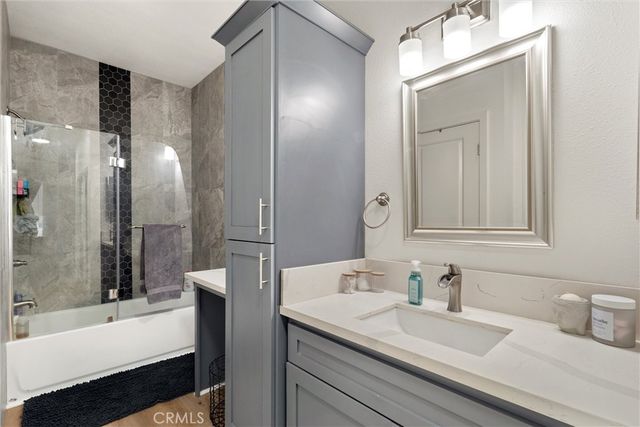 2504 W Macarthur Boulevard I, Santa Ana, CA 92704