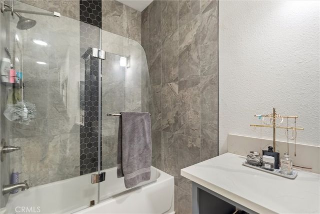 2504 W Macarthur Boulevard I, Santa Ana, CA 92704