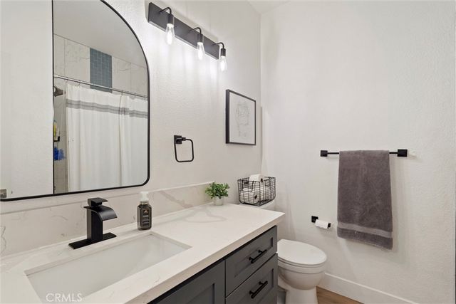 2504 W Macarthur Boulevard I, Santa Ana, CA 92704