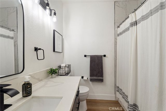 2504 W Macarthur Boulevard I, Santa Ana, CA 92704