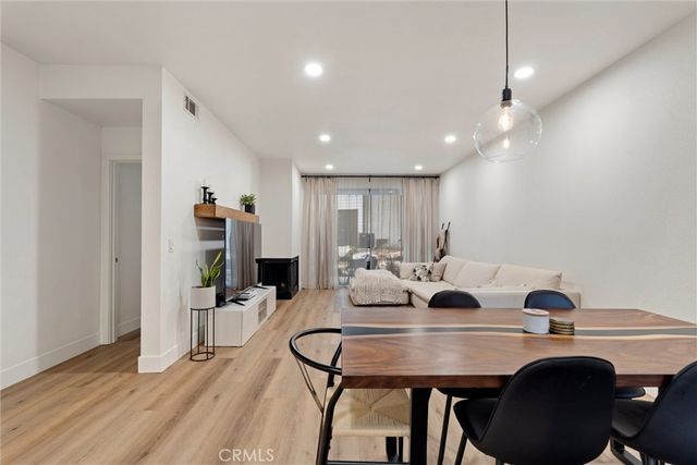 2504 W Macarthur Boulevard I, Santa Ana, CA 92704