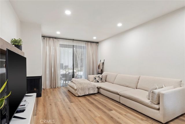 2504 W Macarthur Boulevard I, Santa Ana, CA 92704
