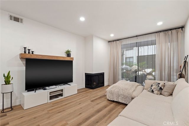 2504 W Macarthur Boulevard I, Santa Ana, CA 92704