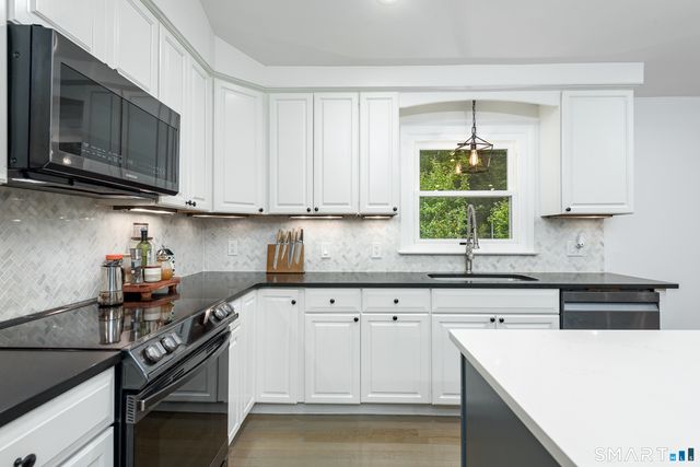 508 Oakwood Drive, Glastonbury, CT 06033