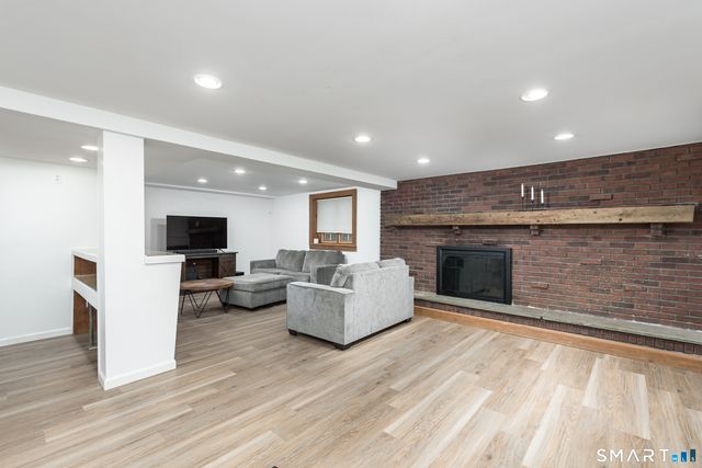 508 Oakwood Drive, Glastonbury, CT 06033