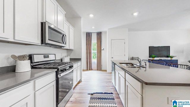 408 PEAVINE COVE, Alabaster, AL 35007