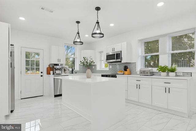 7313 LIMEKILN PIKE, Philadelphia, PA 19138