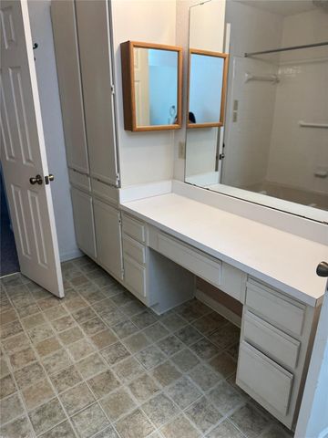 728 W San Antonio ST 102, Lockhart, TX 78644