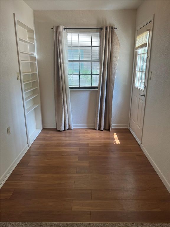 728 W San Antonio ST 102, Lockhart, TX 78644
