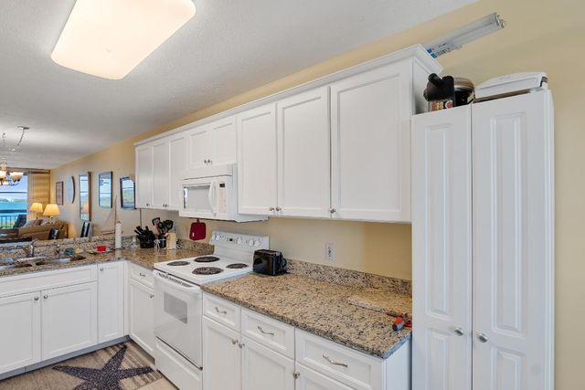 5167 N A1a Highway 502, Hutchinson Island, FL 34949