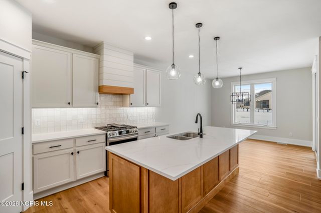 9233 Summer Song Lane, Sylvania, OH 43560