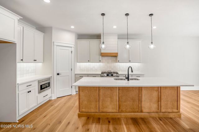 9233 Summer Song Lane, Sylvania, OH 43560